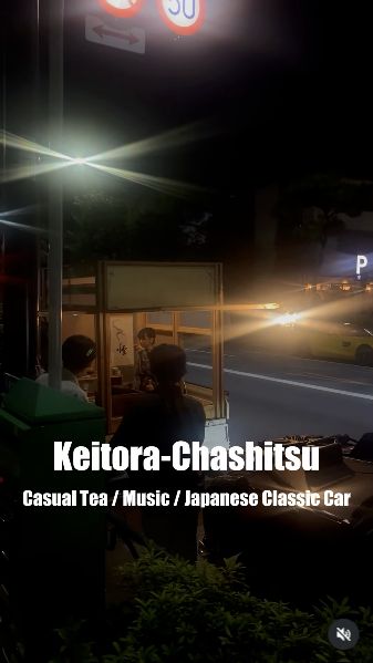 街なかで開かれた軽トラ茶室。夜の路上に茶を交わす場がひらく